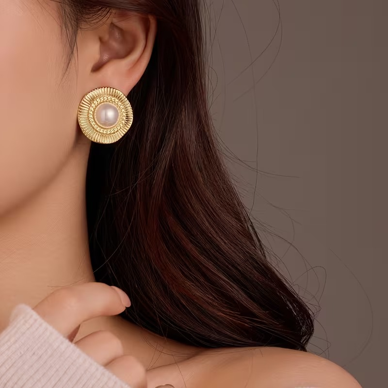 Charming Round Pearl Stud Earrings